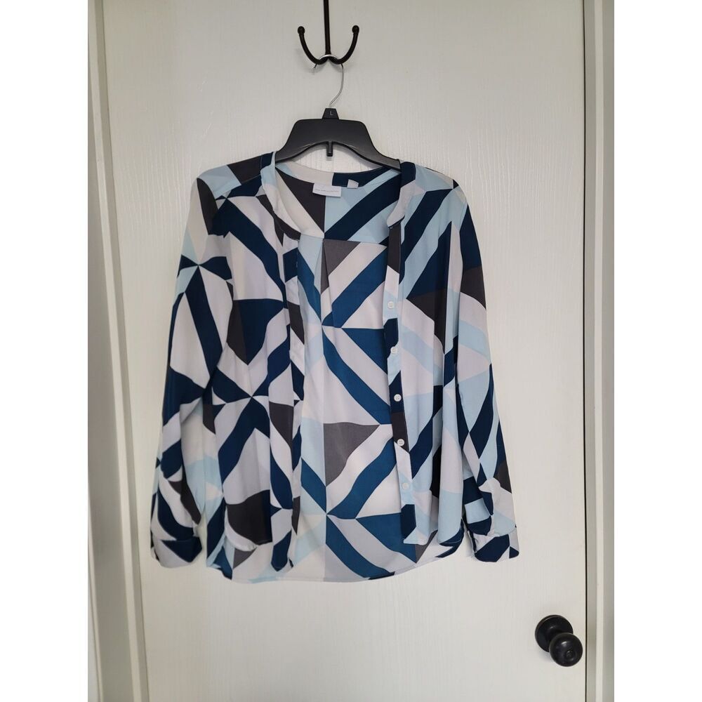 ⭐️ Womens New York and Company patterned button up dress shirt - size s